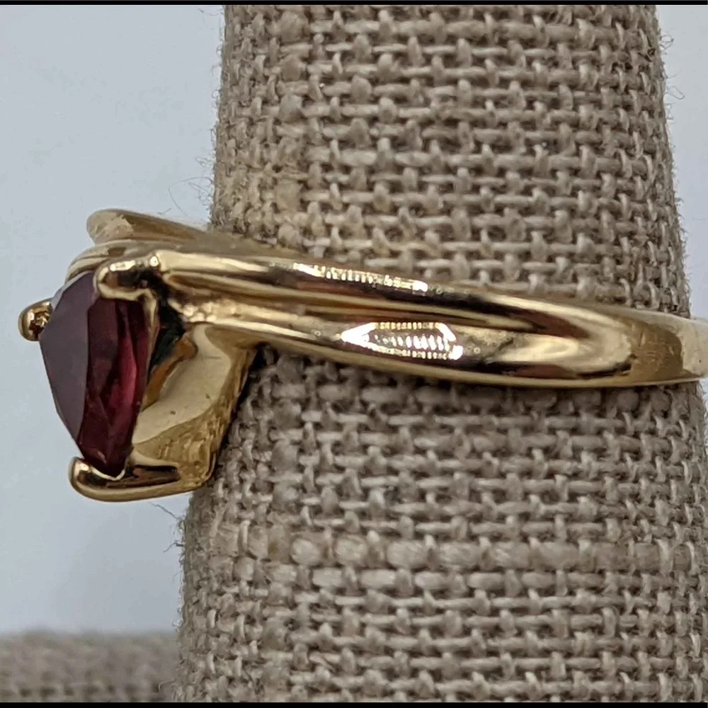 Vintage 14K Gold Rare Red Amethyst Ring - 4.54g - Picture 9 of 16